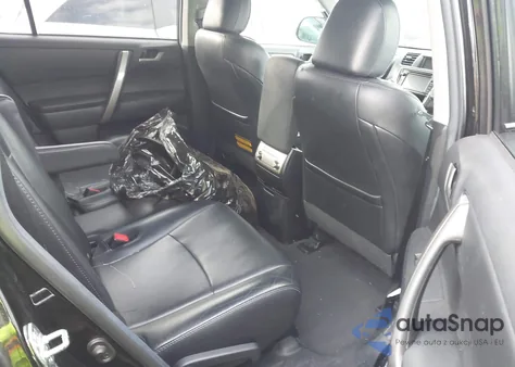 2013 Toyota Highlander Se V6 z USA, uszkodzony, nr VIN 5TDBK3EH9DS189964